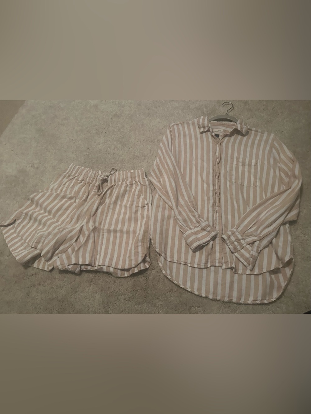 Universal Thread Beige & White Striped Lounge Set